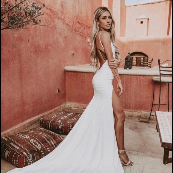 White Izabelle Gown - Picture 1 of 3